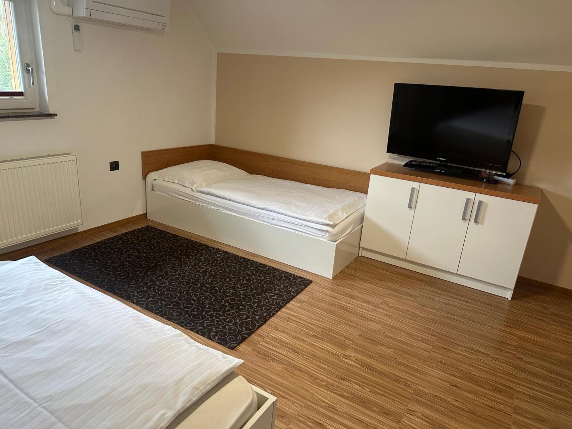 Domacija Vodnik & Apartments Cerklje na Gorenjskem Kültér fotó