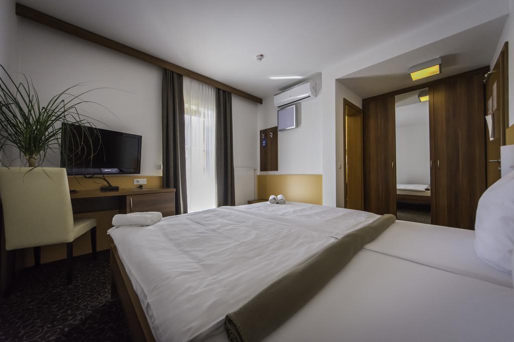 Domacija Vodnik & Apartments Cerklje na Gorenjskem Kültér fotó