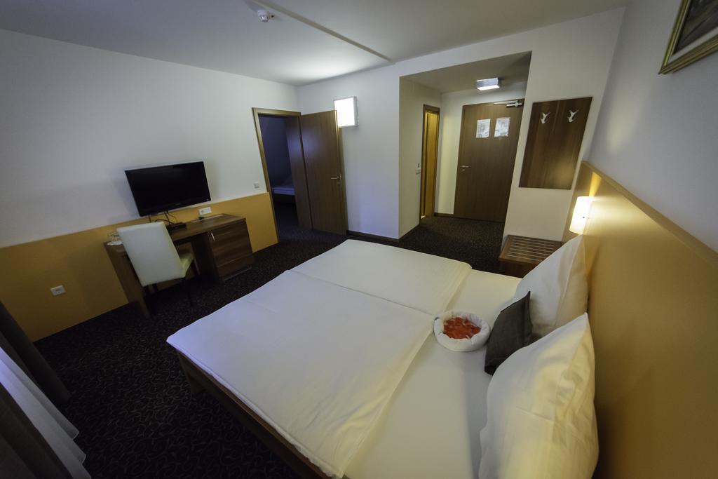 Domacija Vodnik & Apartments Cerklje na Gorenjskem Kültér fotó