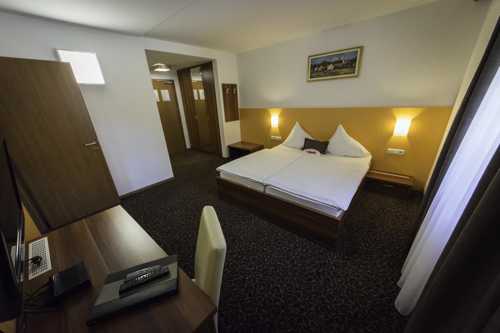 Domacija Vodnik & Apartments Cerklje na Gorenjskem Kültér fotó